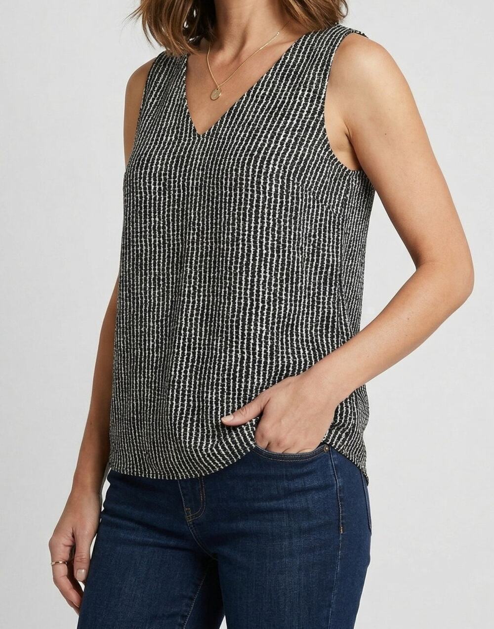 Nine West Medium Black White Pattern Sleeveless V Neck Top Polyester
